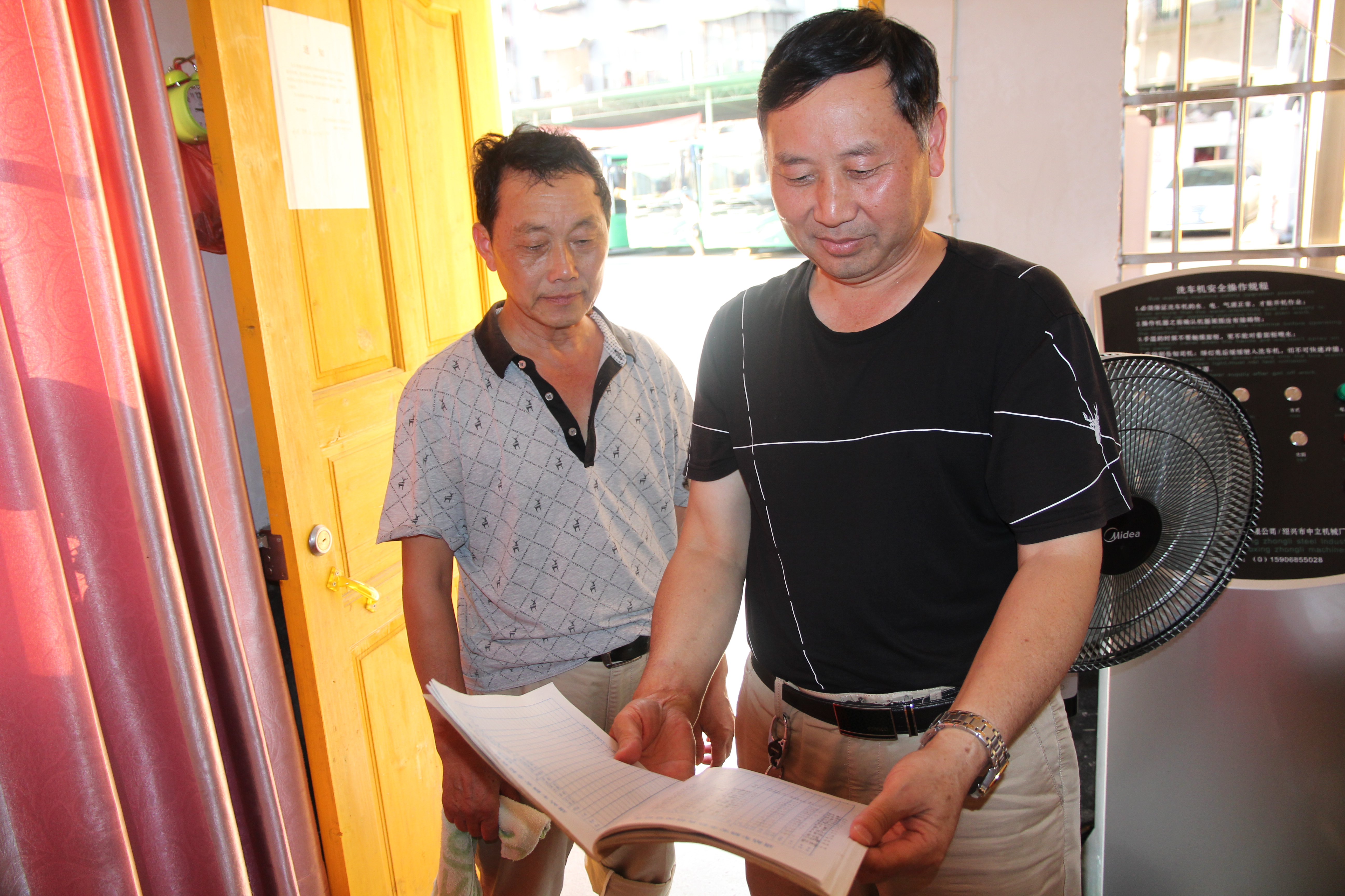 干工作就要盡力干好 ——記集團(tuán)公司優(yōu)秀黨員、綏寧綠洲公汽公司經(jīng)理李茂良 祖   冠